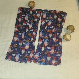 NWOT X-MAS SCARFS